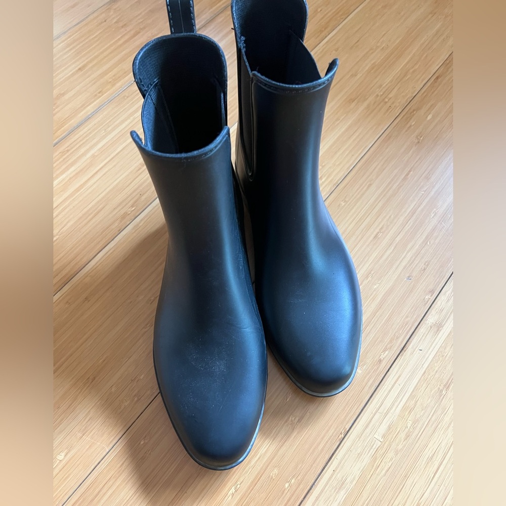 Women’s rain boots
